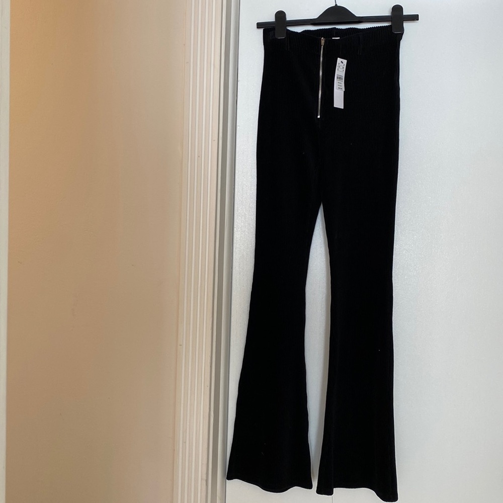 Topshop brand new, zip style pant, size 4